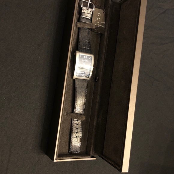 Gucci 8600M Men’s Quartz Movement Wristwatch - Picture 5 of 10